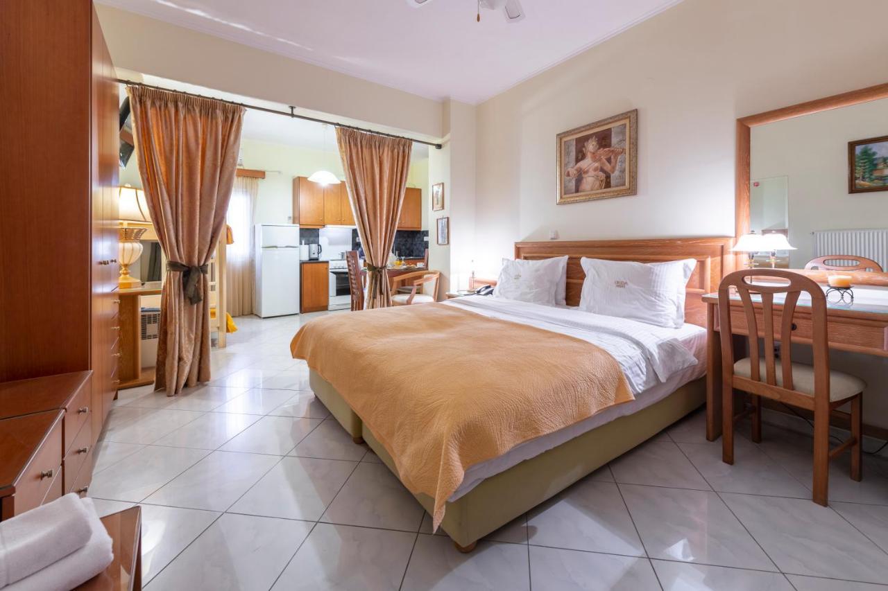 Irida Beach Resort Suites Kyparissia Exterior foto