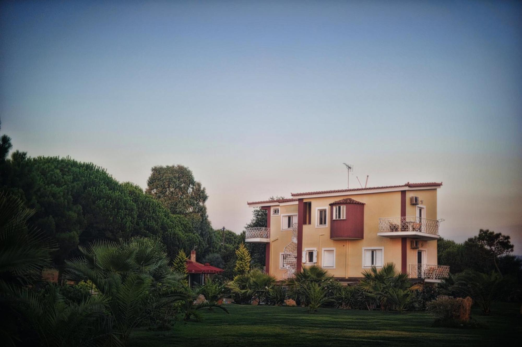 Irida Beach Resort Suites Kyparissia Exterior foto