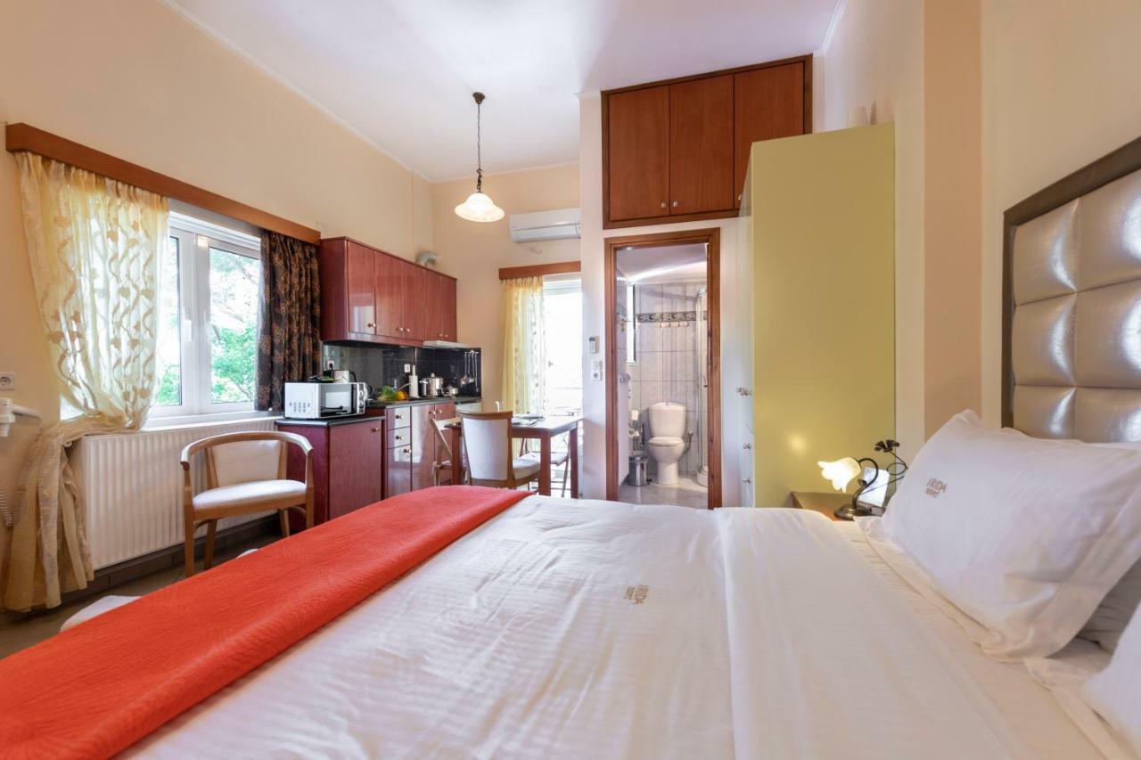 Irida Beach Resort Suites Kyparissia Exterior foto